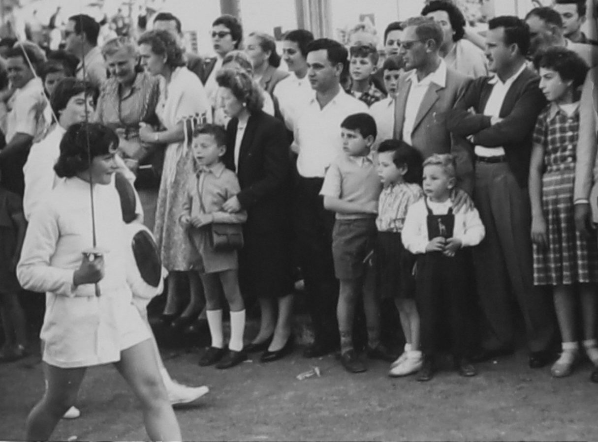 חארדה כהן ליכטמן צעדת אחד במאי בבית הקרנות חיפה, 1957